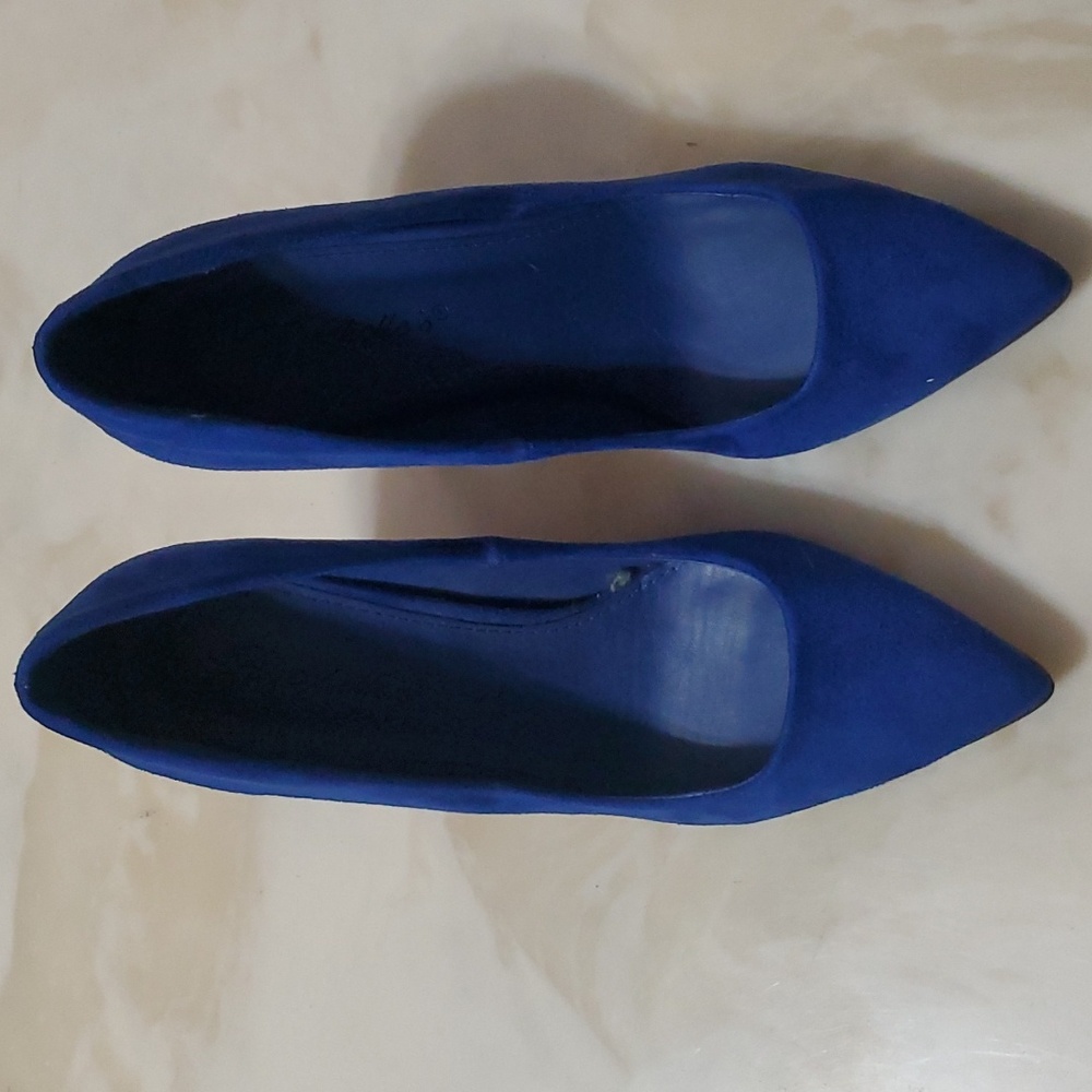 Pointed toe heels